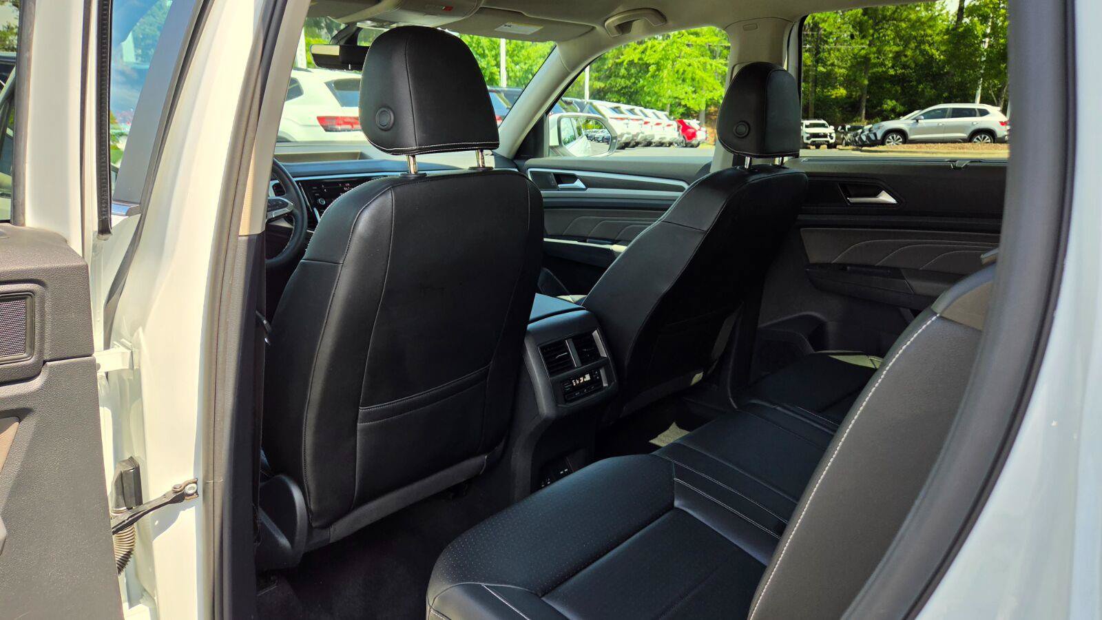 Certified 2023 Volkswagen Atlas SE w/ Black Wheel Package FWD image 43