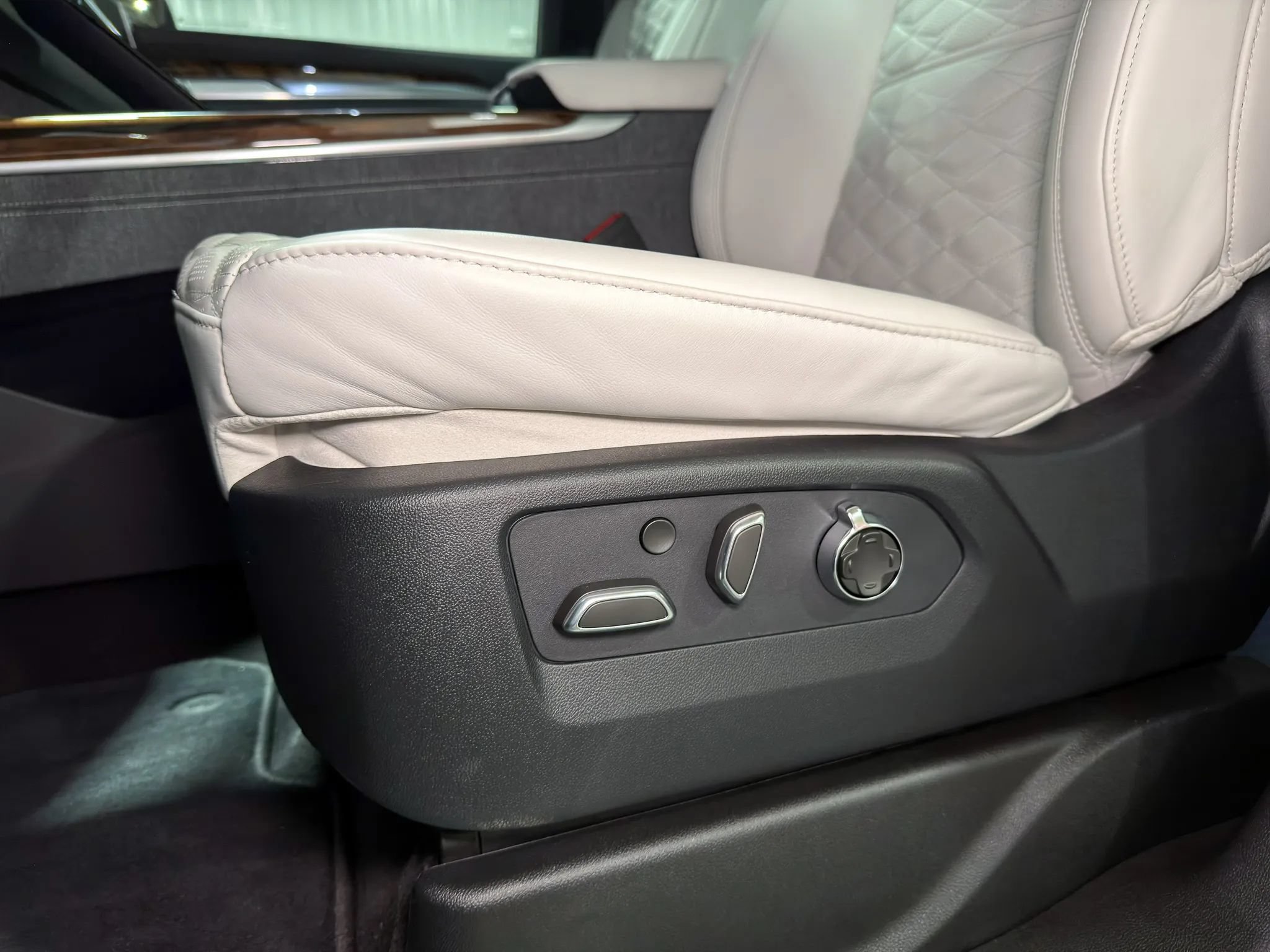 Used 2026 Cadillac Escalade Platinum Sport AWD/4WD image 23