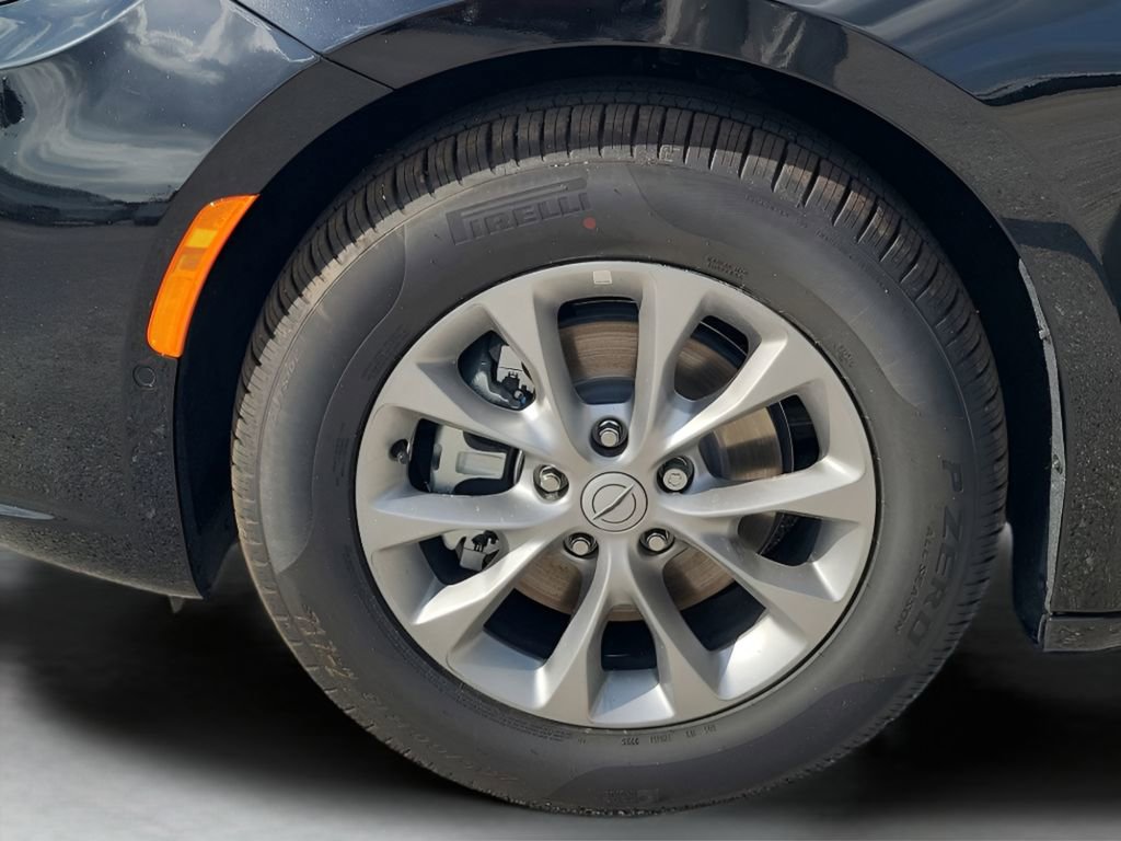 New 2026 Chrysler Pacifica Limited FWD image 17