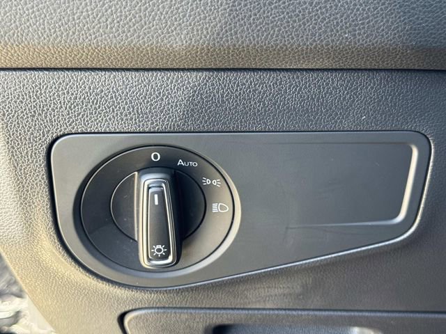 Used 2023 Volkswagen Tiguan SE w/ Panoramic Sunroof Package FWD image 17