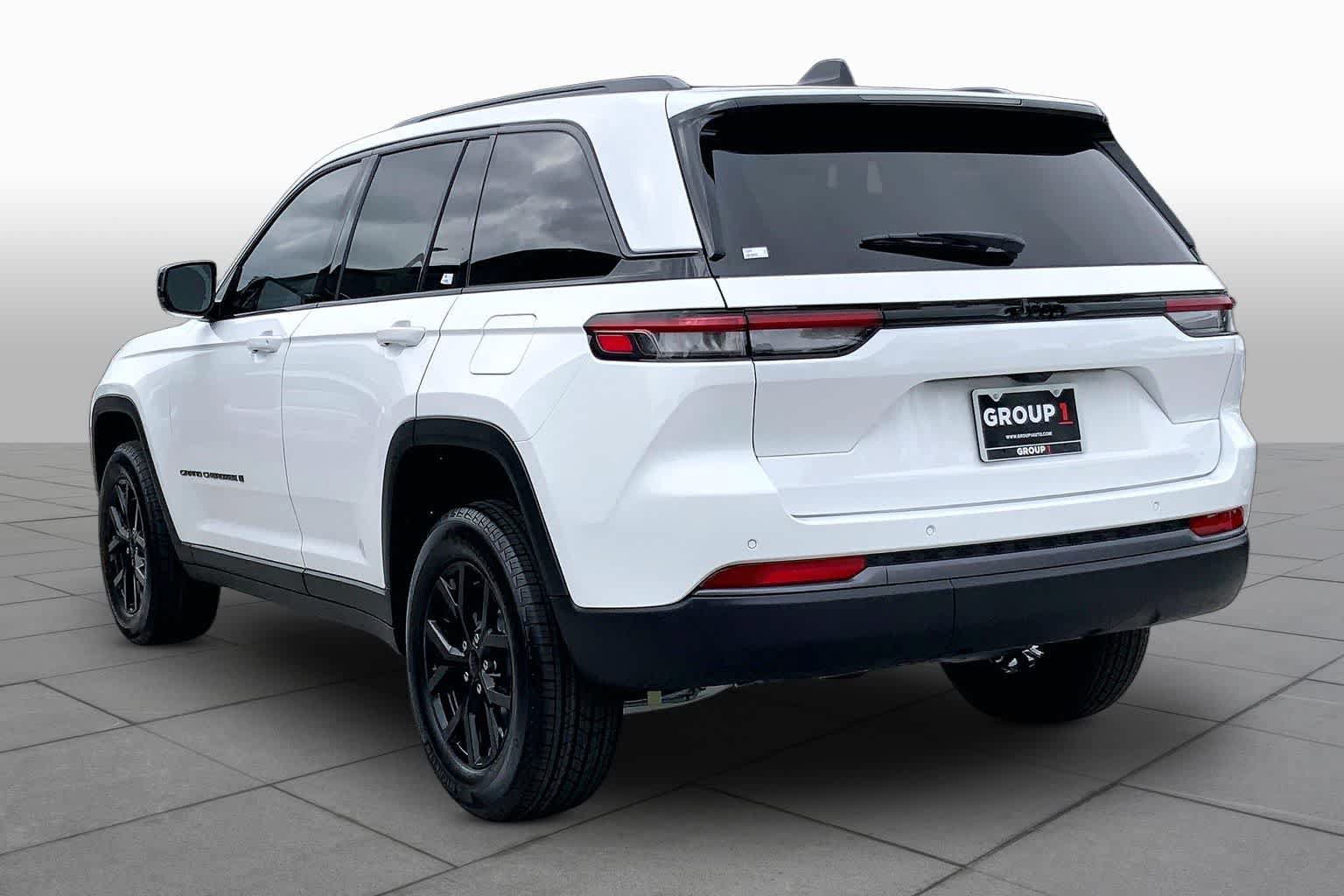 New 2026 Jeep Grand Cherokee Altitude RWD image 9