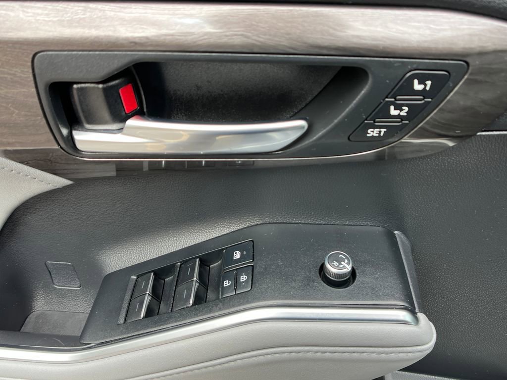 Used 2020 Toyota Highlander Platinum image 13