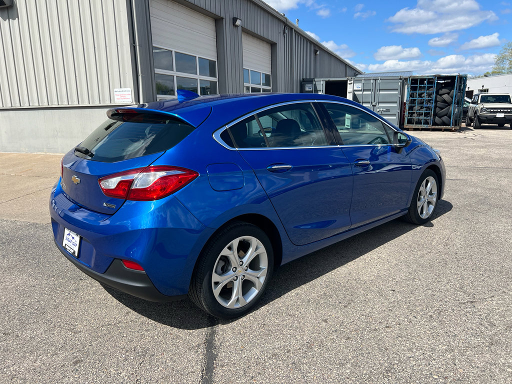 Used 2018 Chevrolet Cruze Premier FWD image 4