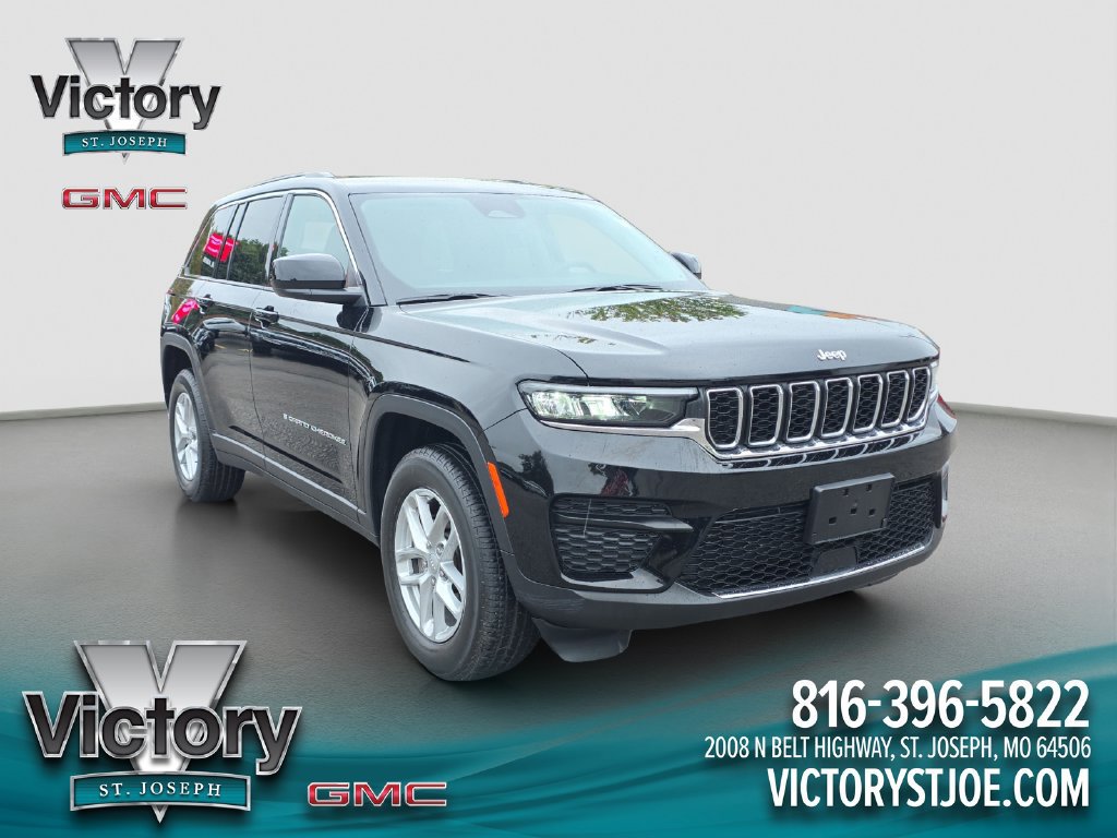 Used 2023 Jeep Grand Cherokee Laredo X AWD/4WD image 1