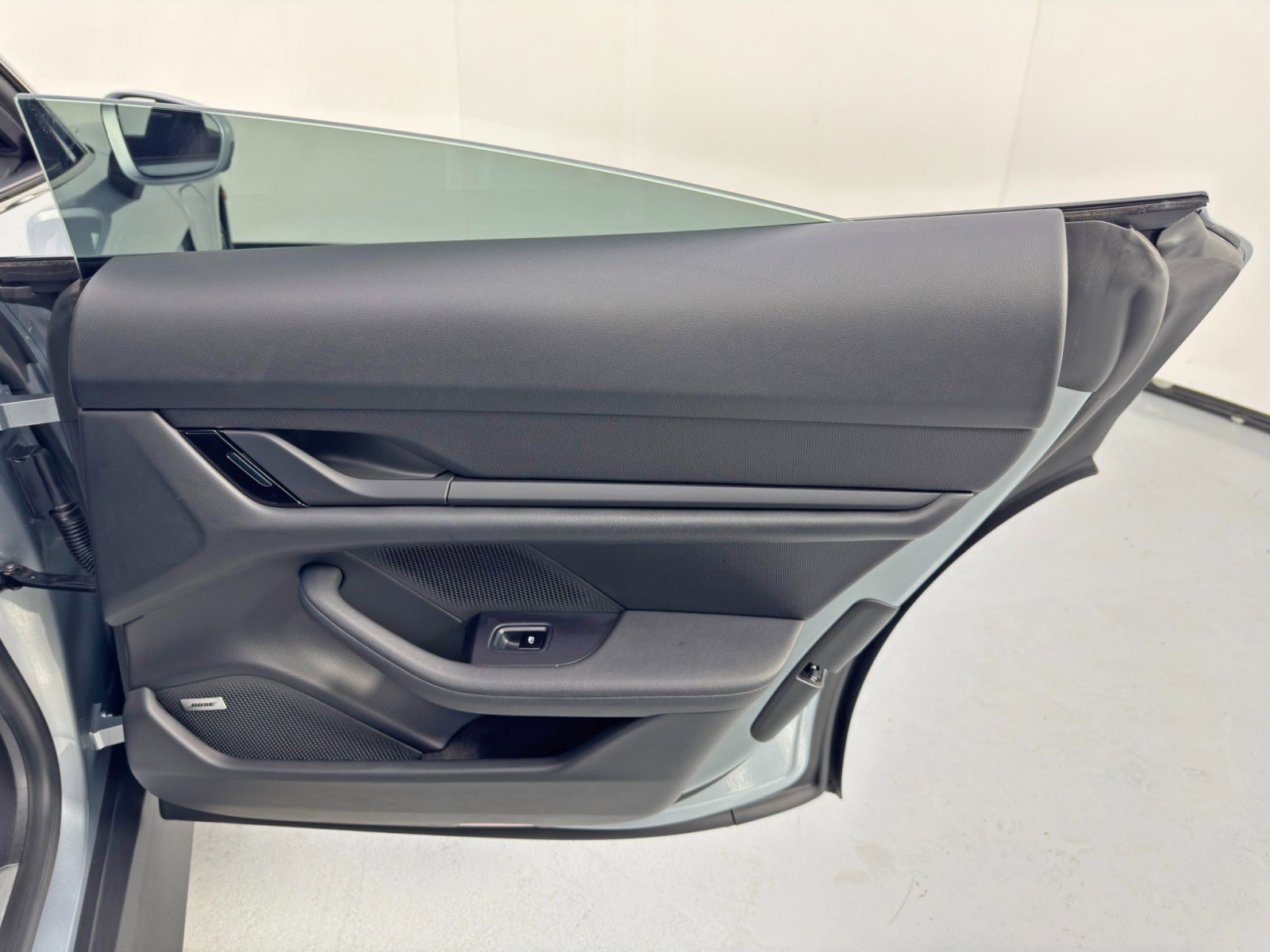 Used 2020 Porsche Taycan 4S w/ Premium Package image 45