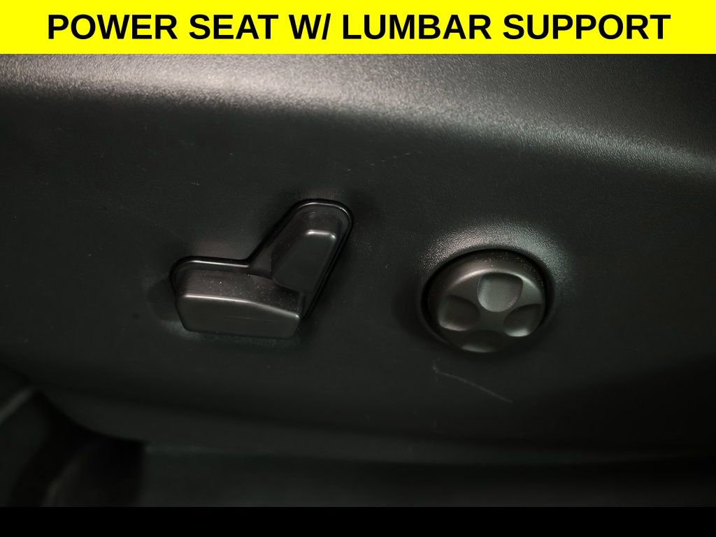 Used 2025 Chrysler Pacifica Select image 5