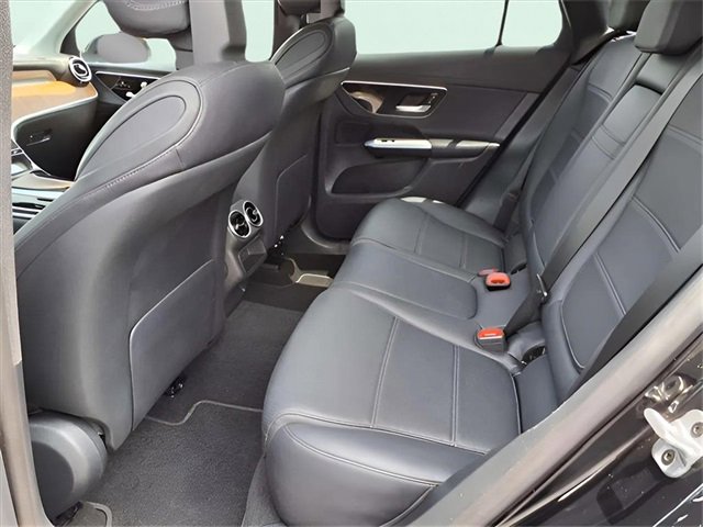 Used 2024 Mercedes-Benz GLC 300 image 6