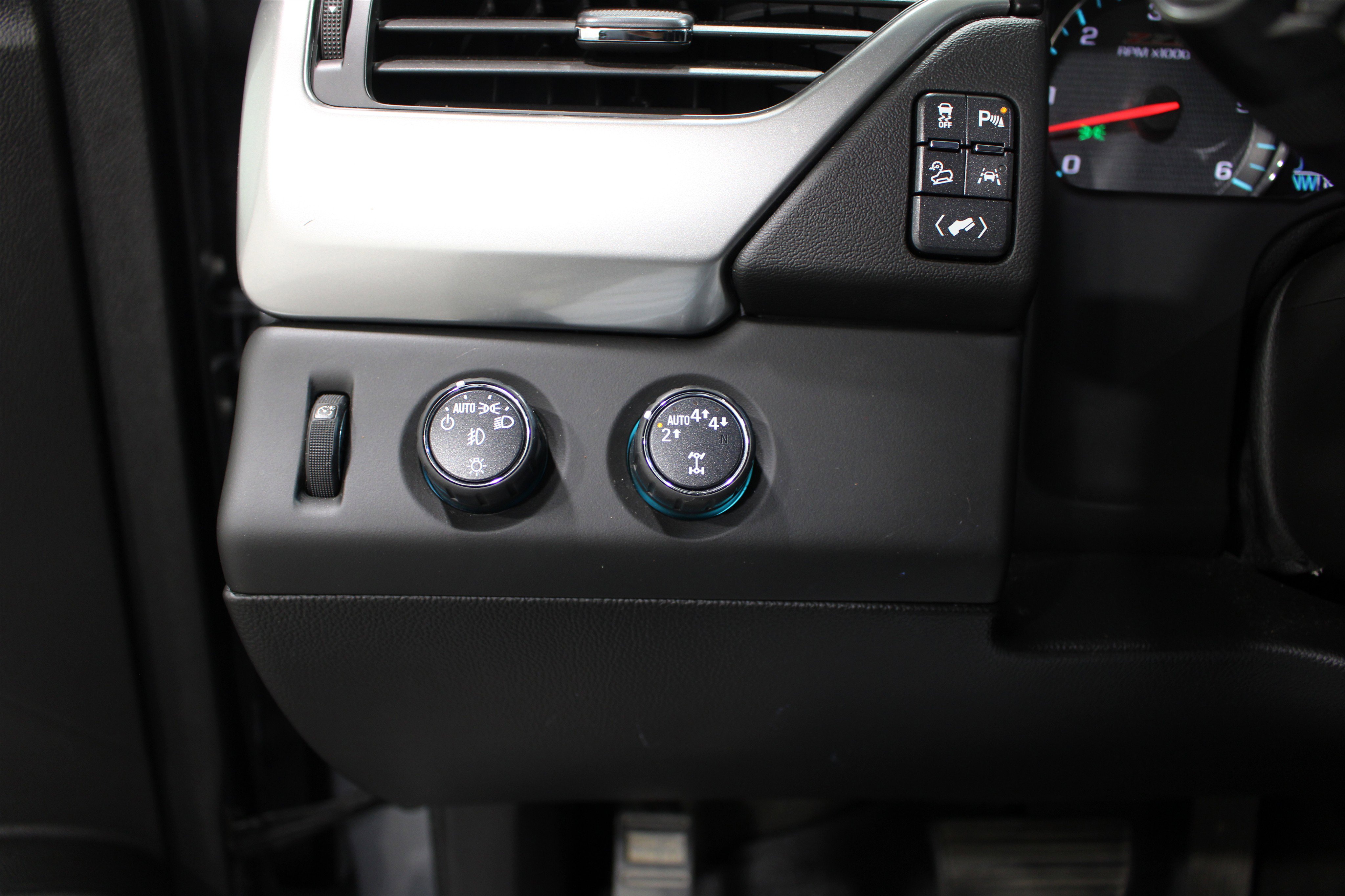 Used 2018 Chevrolet Tahoe LT AWD/4WD image 9