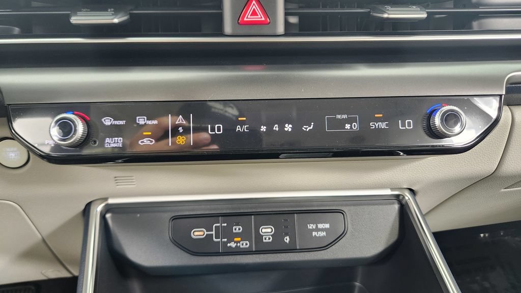 New 2027 Kia Carnival SX w/ Dark Edition Package FWD image 32