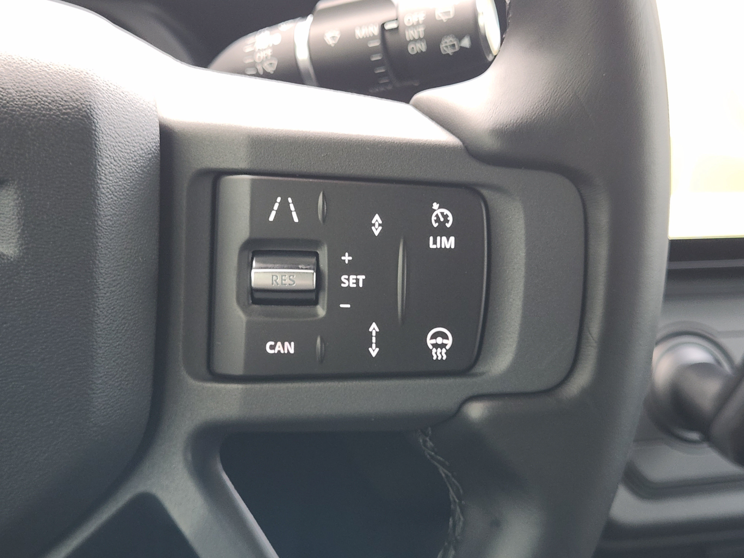 New 2026 Land Rover Defender 110 X-Dynamic SE AWD/4WD image 25