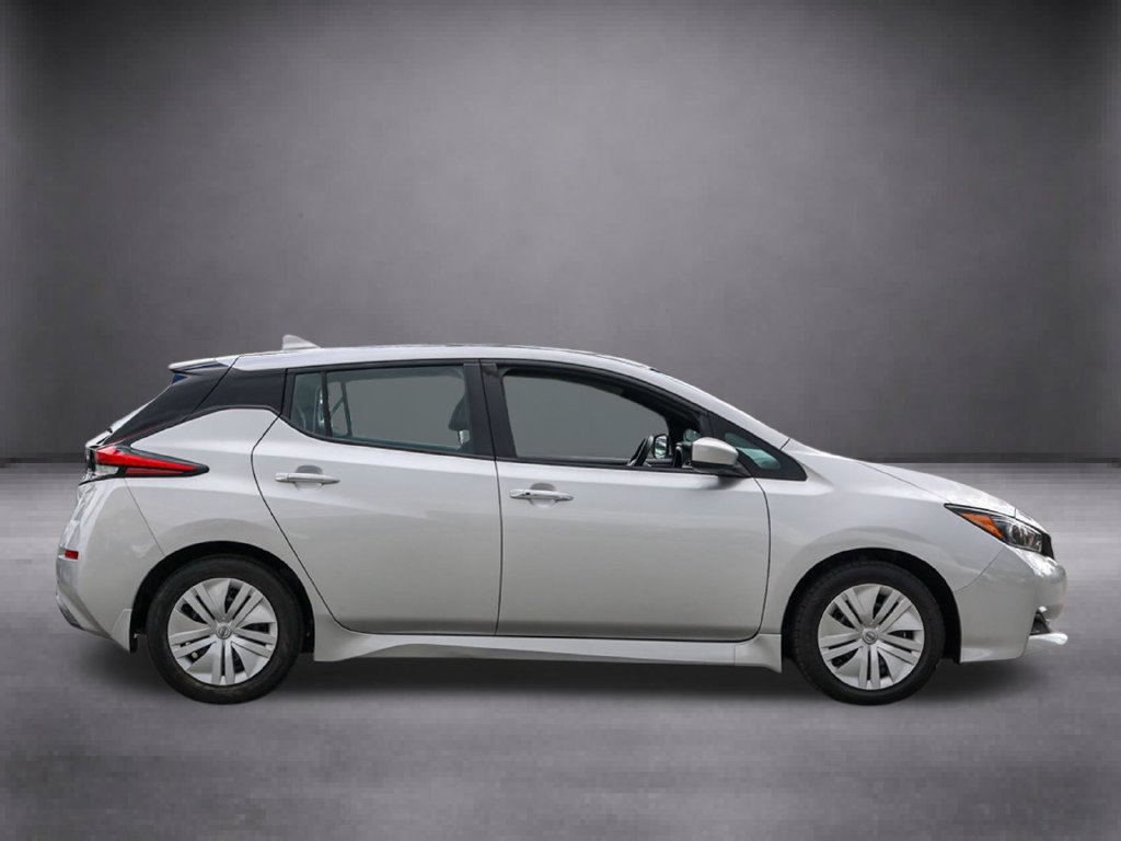 Used 2025 Nissan Leaf S FWD image 3