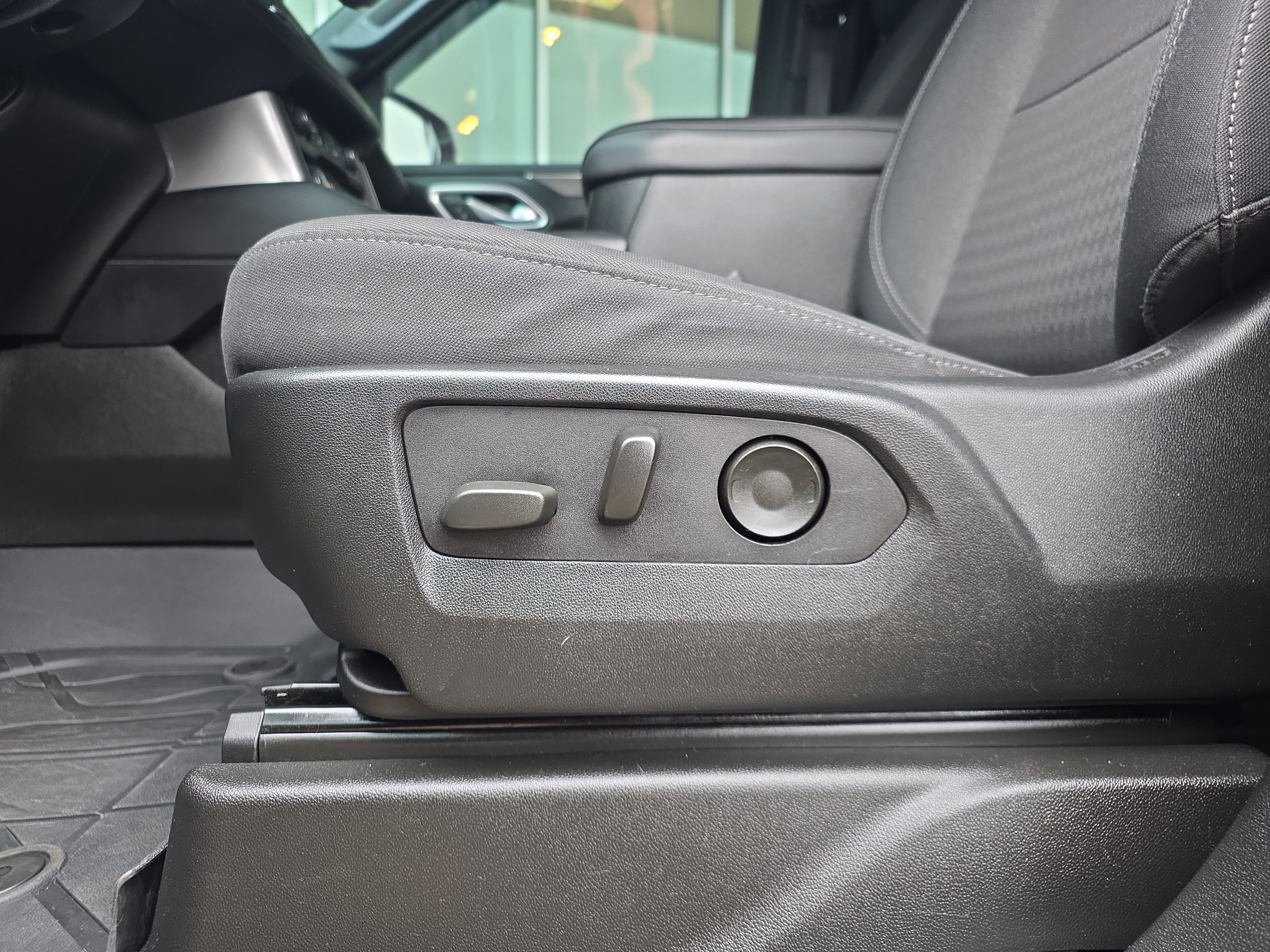 Used 2024 Chevrolet Tahoe LS image 14