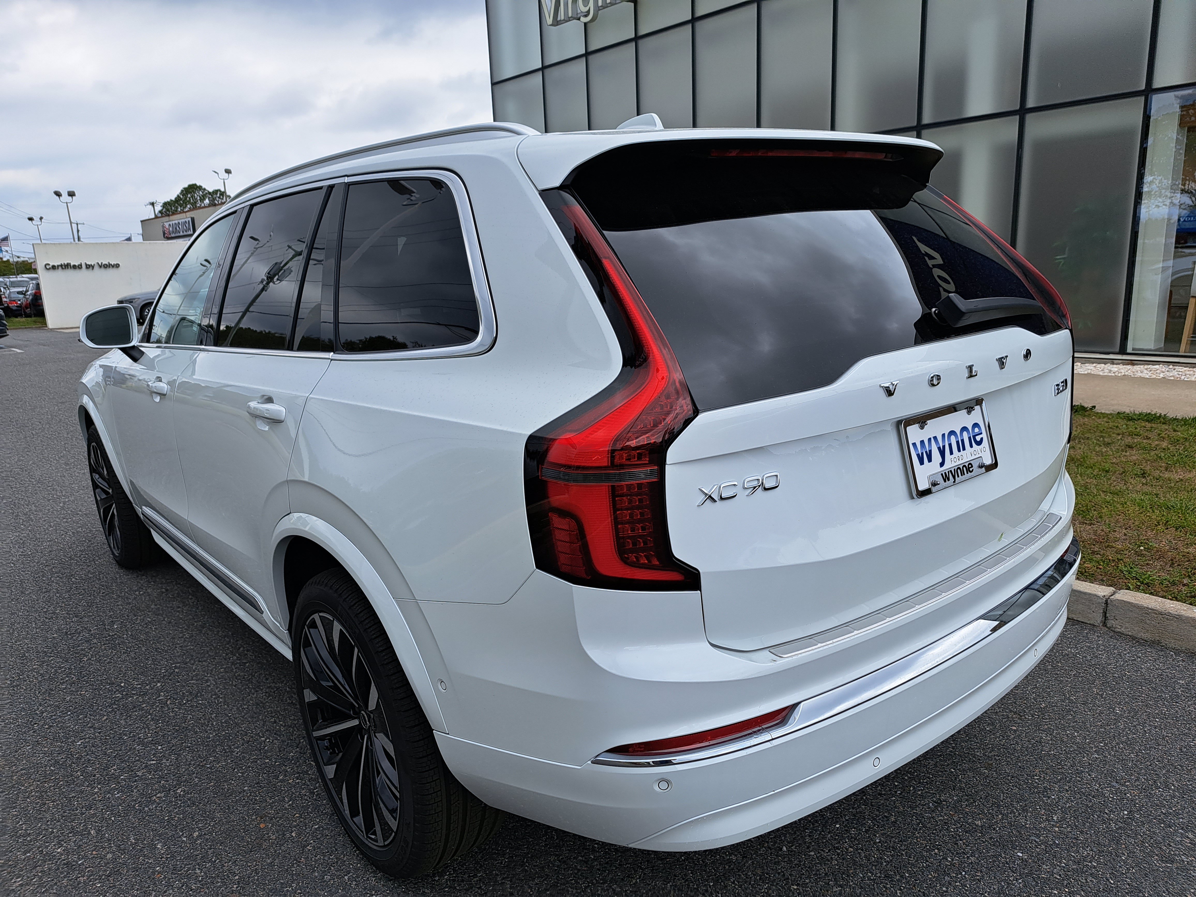 New 2026 Volvo XC90 B5 Plus w/ Protection Package Premier AWD/4WD image 4
