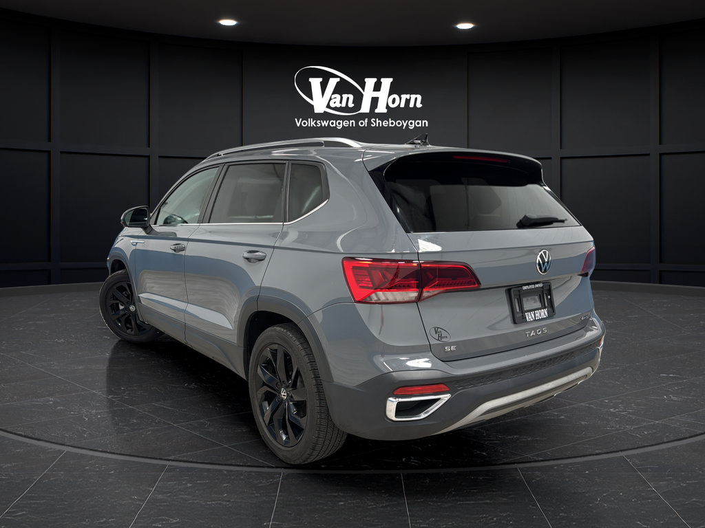 Used 2022 Volkswagen Taos SE w/ Panoramic Sunroof Package FWD image 5
