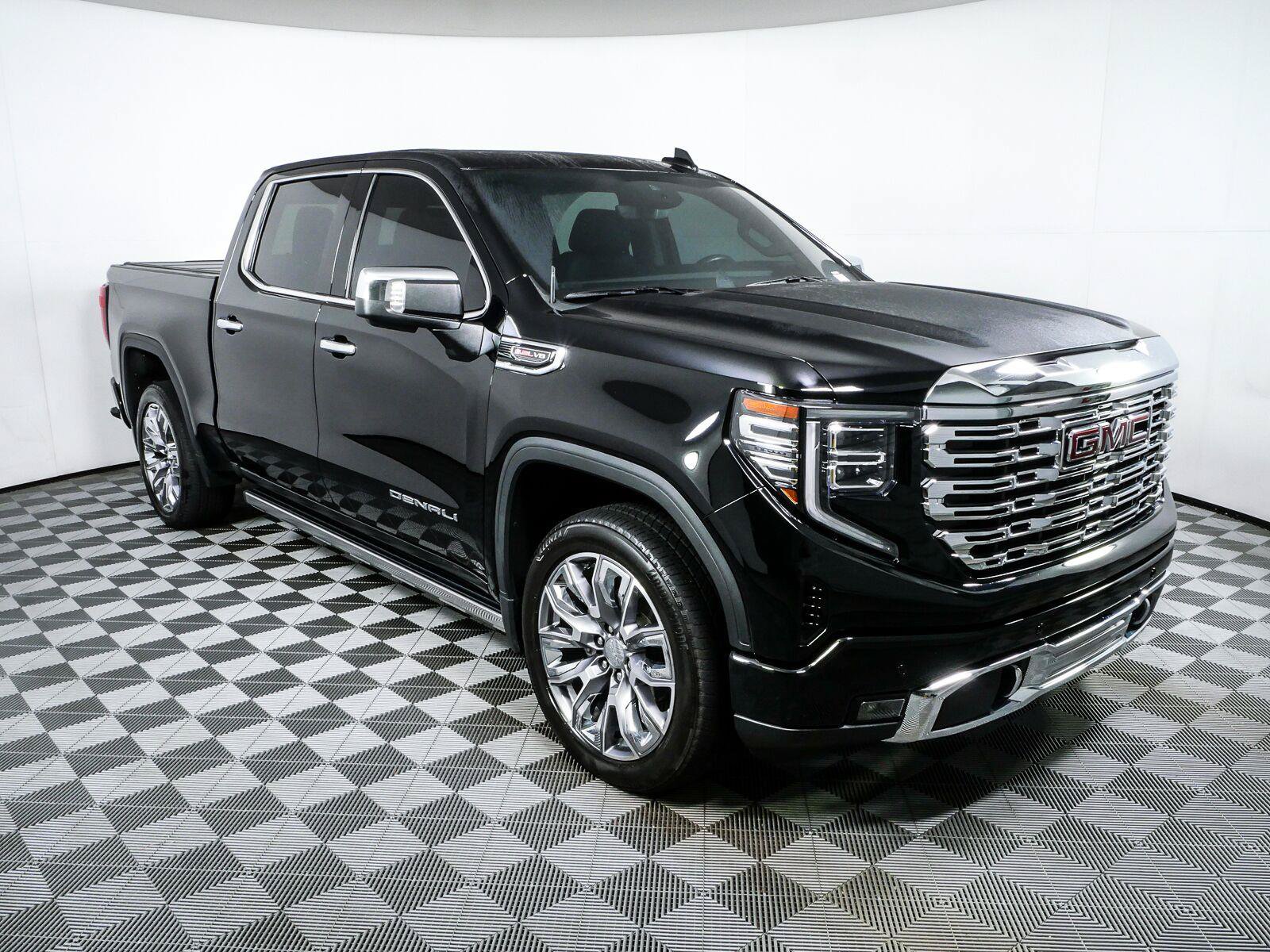 Used 2024 GMC Sierra 1500 Denali AWD/4WD image 4