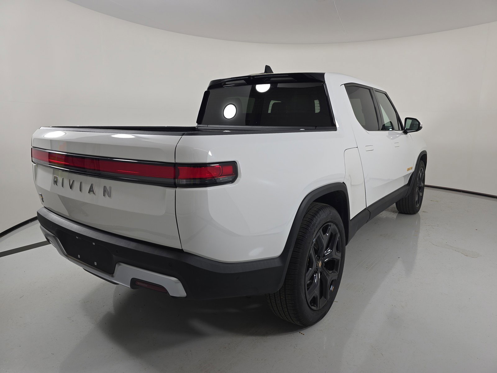 Used 2023 Rivian R1T Adventure image 5