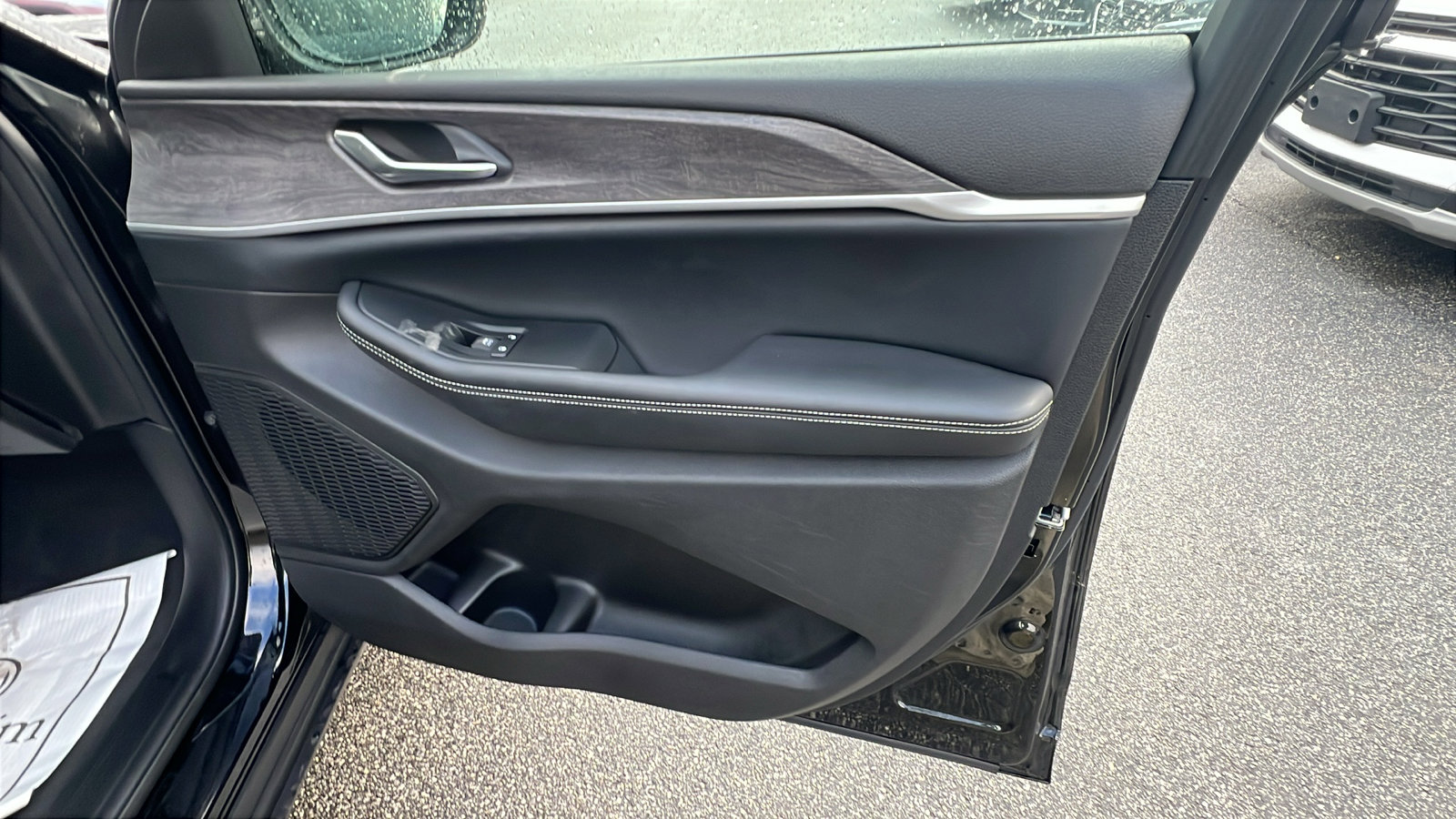 Used 2024 Jeep Grand Cherokee L Limited w/ Luxury Tech Group II image 20