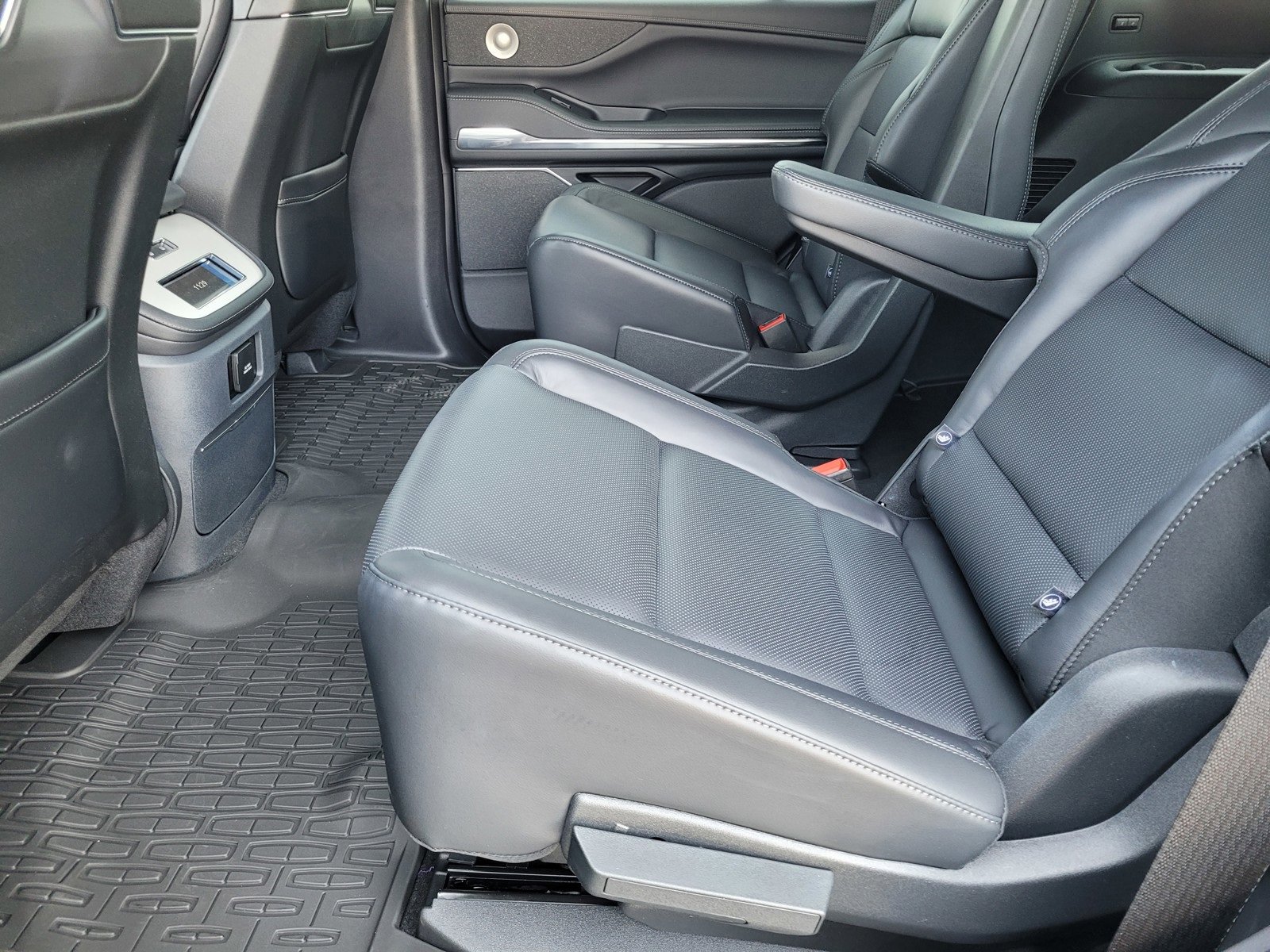 New 2025 Lincoln Navigator Reserve w/ Jet Appearance Package image 7