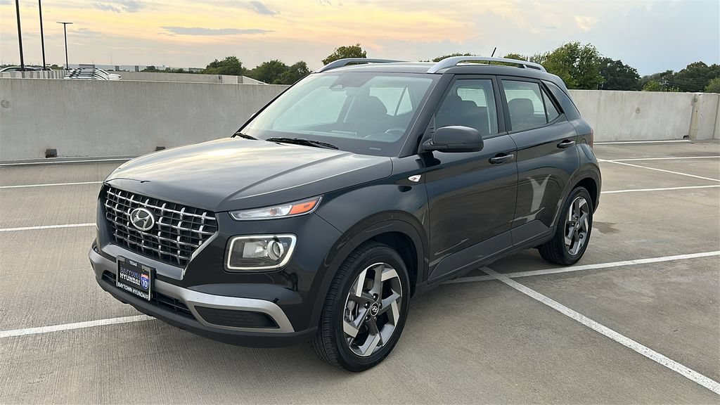 Used 2025 Hyundai Venue SEL FWD image 9