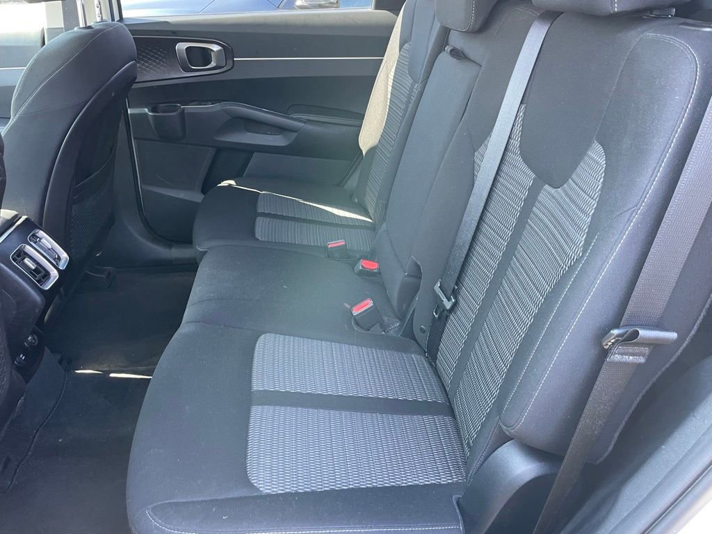 Used 2023 Kia Sorento LX image 8