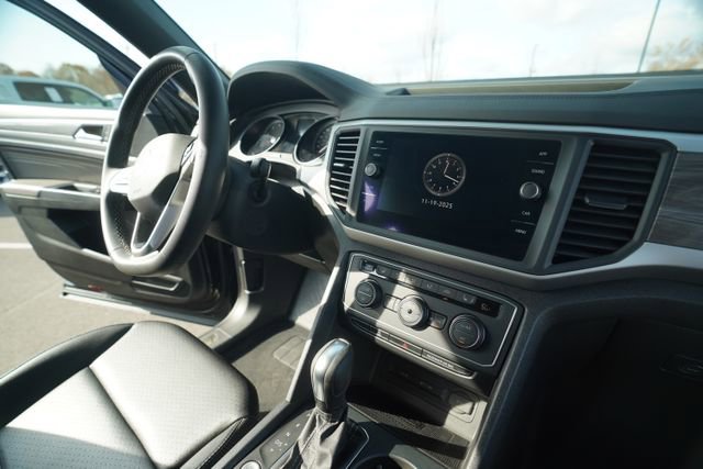 Used 2021 Volkswagen Atlas Cross Sport SE w/ Panoramic Sunroof Package image 32