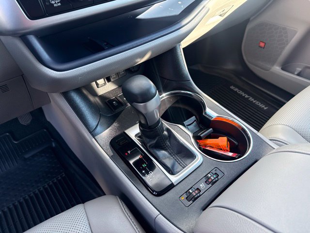 Used 2019 Toyota Highlander Limited AWD/4WD image 19