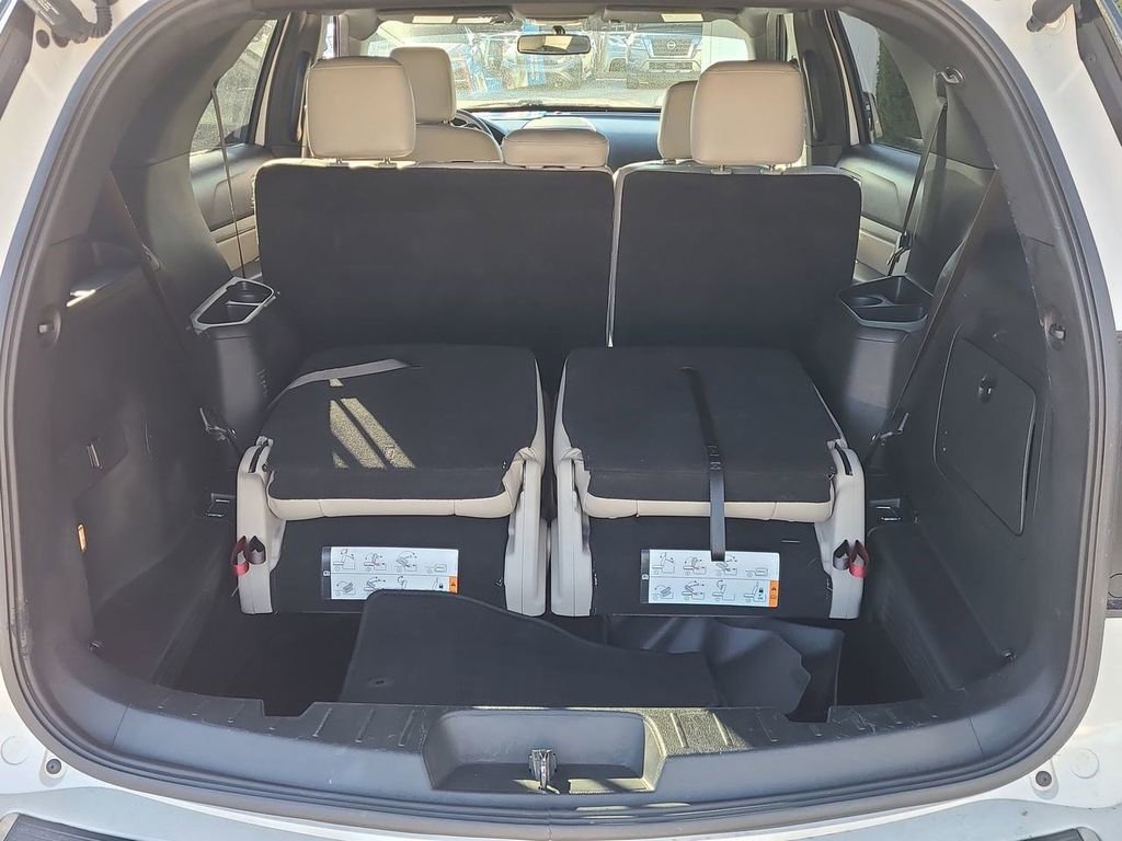 Used 2018 Ford Explorer XLT w/ Equipment Group 202A image 19