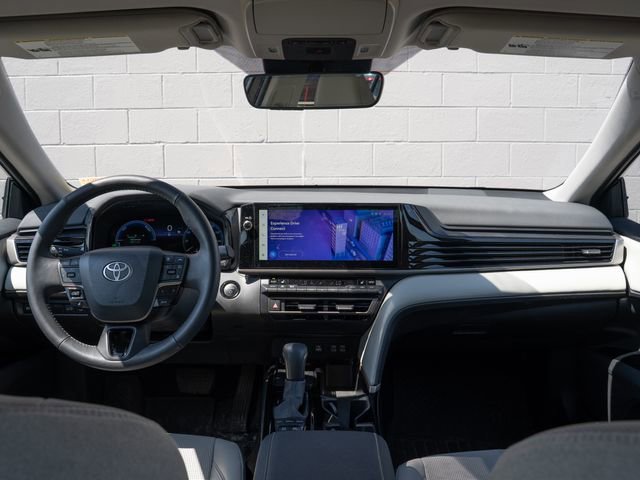 Used 2025 Toyota Camry XLE AWD/4WD image 21