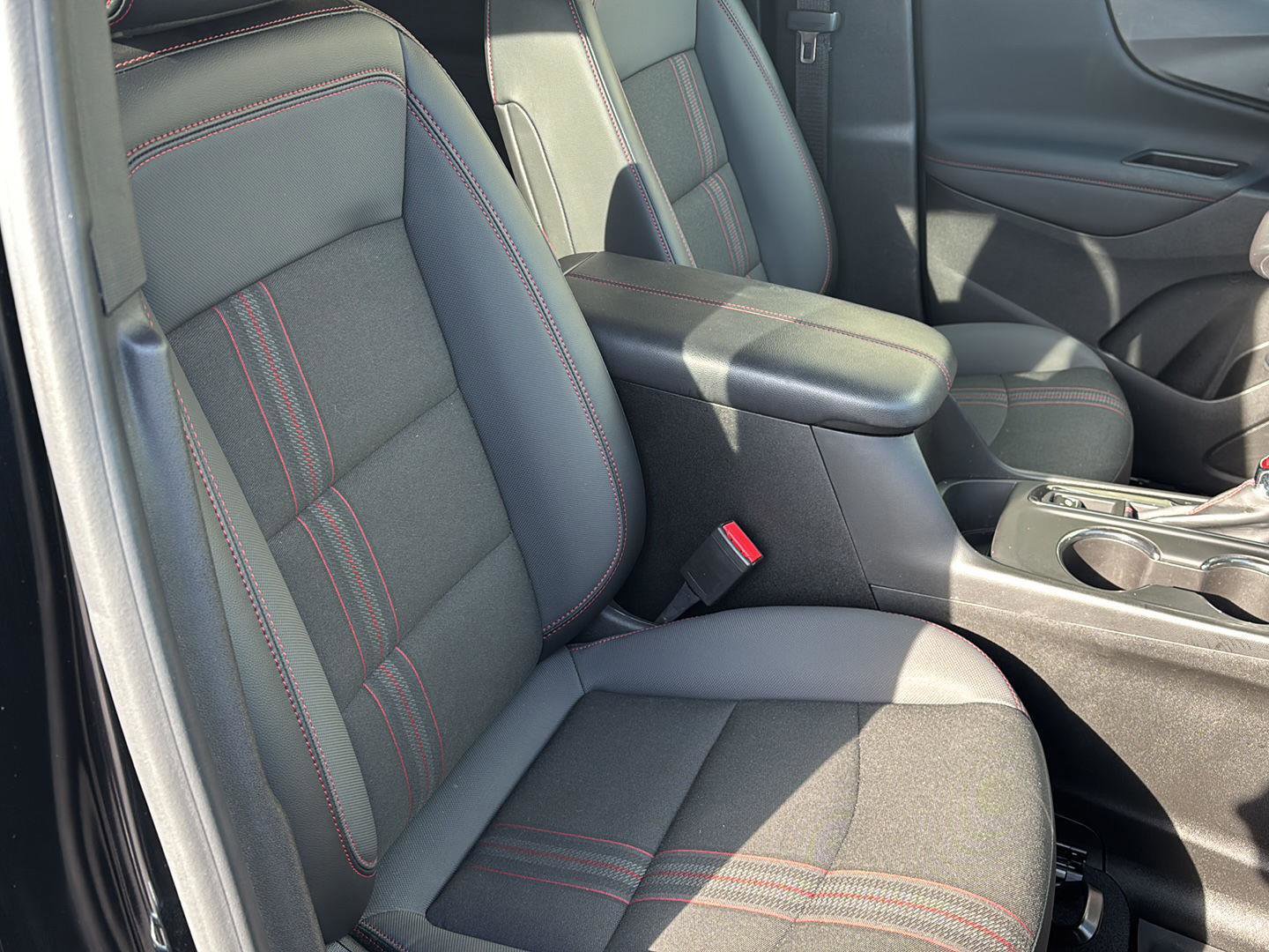 Used 2022 Chevrolet Equinox RS w/ LPO, Floor Liner Package FWD image 20