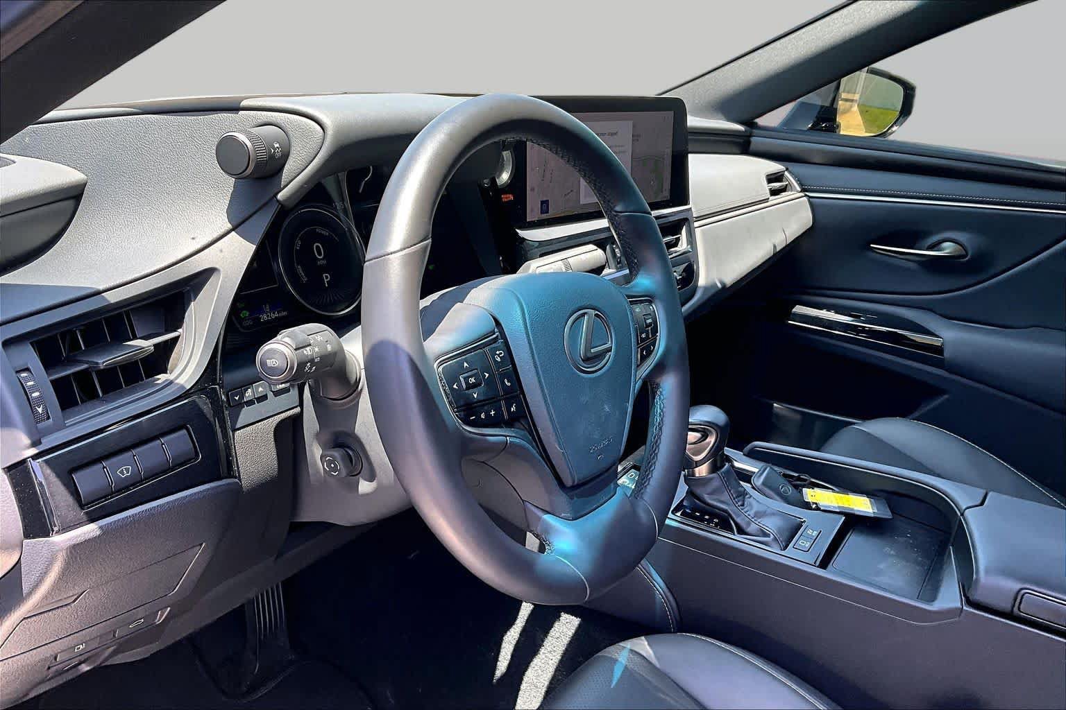 Used 2025 Lexus ES 300h w/ Premium Package FWD image 17