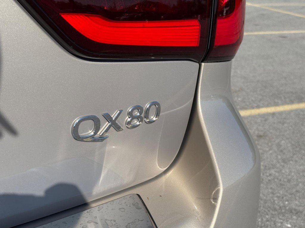 Used 2024 INFINITI QX80 Sensory AWD/4WD image 7