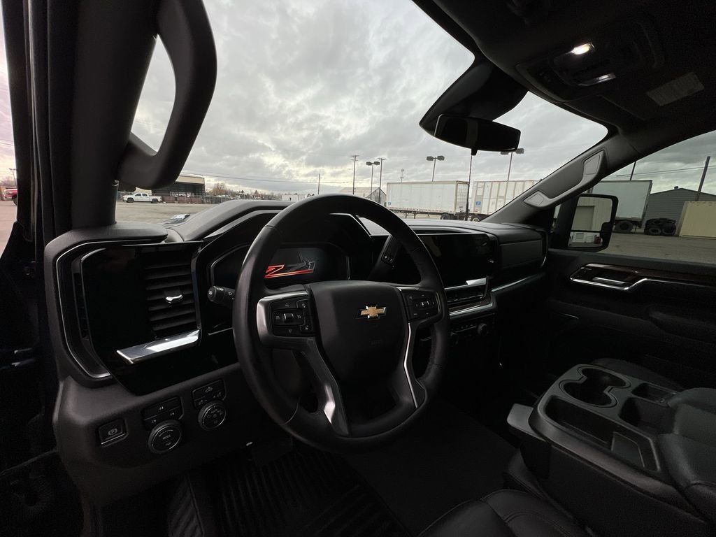 Used 2024 Chevrolet Silverado 3500 LT w/ Convenience Package image 10