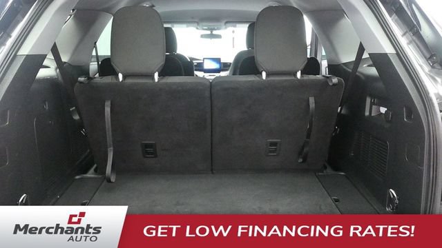 Used 2023 Ford Explorer XLT AWD/4WD image 12