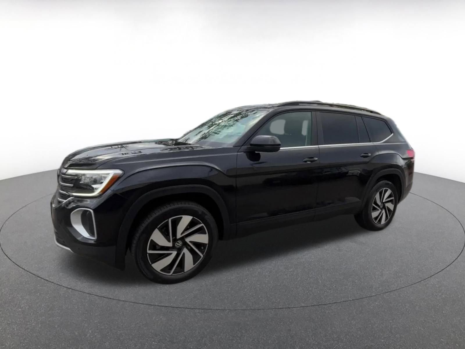 Used 2025 Volkswagen Atlas SE image 8