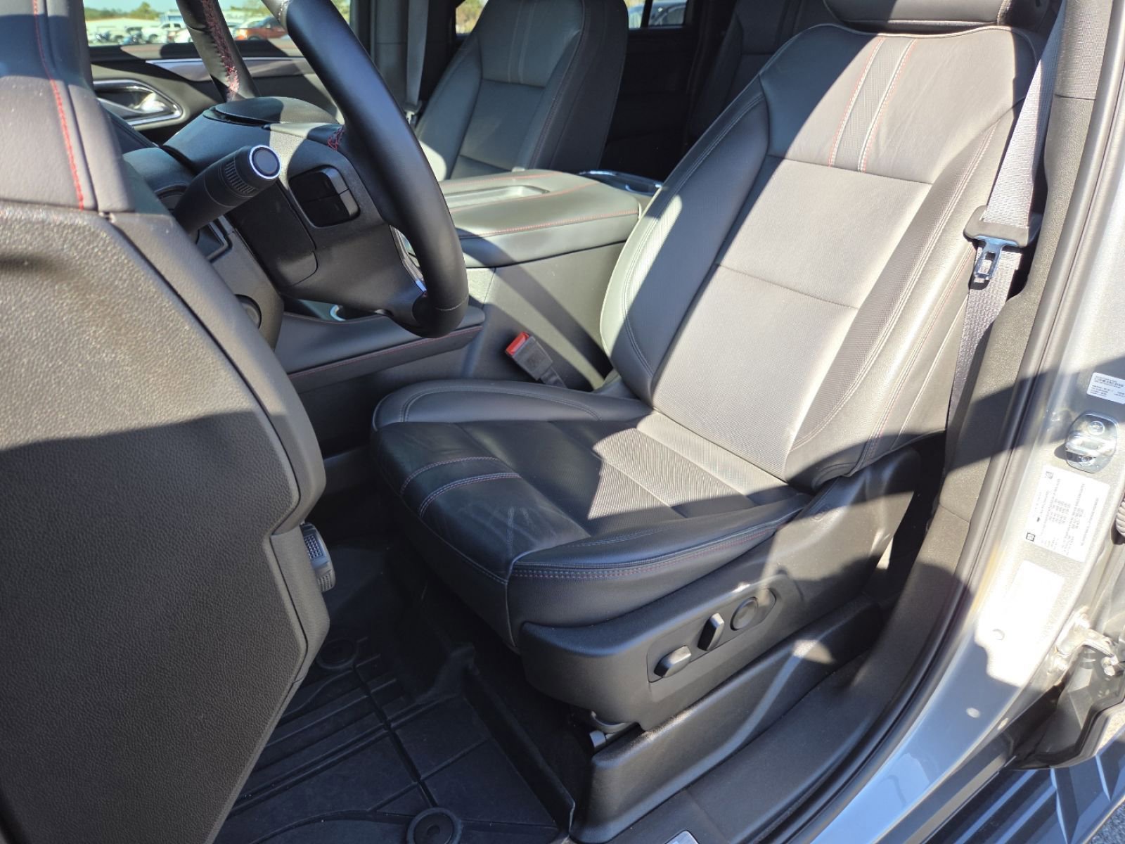 Used 2024 Chevrolet Suburban RST w/ Luxury Package image 26