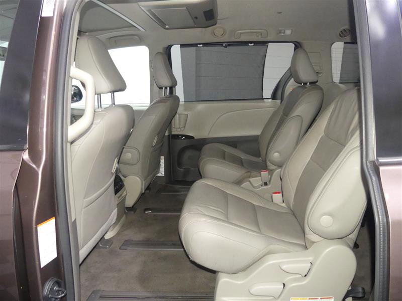 Used 2018 Toyota Sienna XLE Premium AWD/4WD image 26