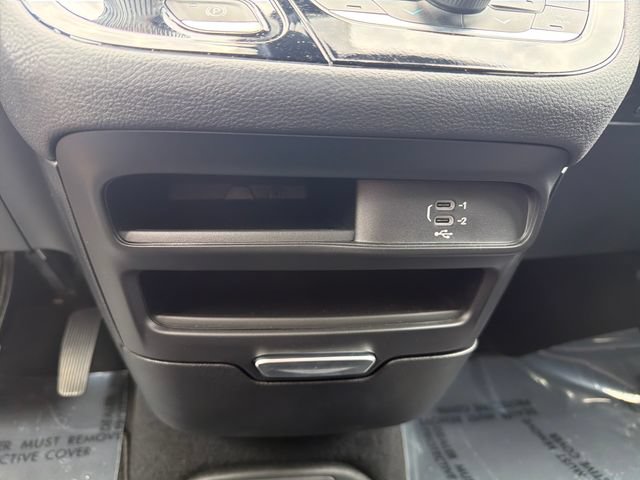 Used 2026 Chrysler Pacifica Select FWD image 33