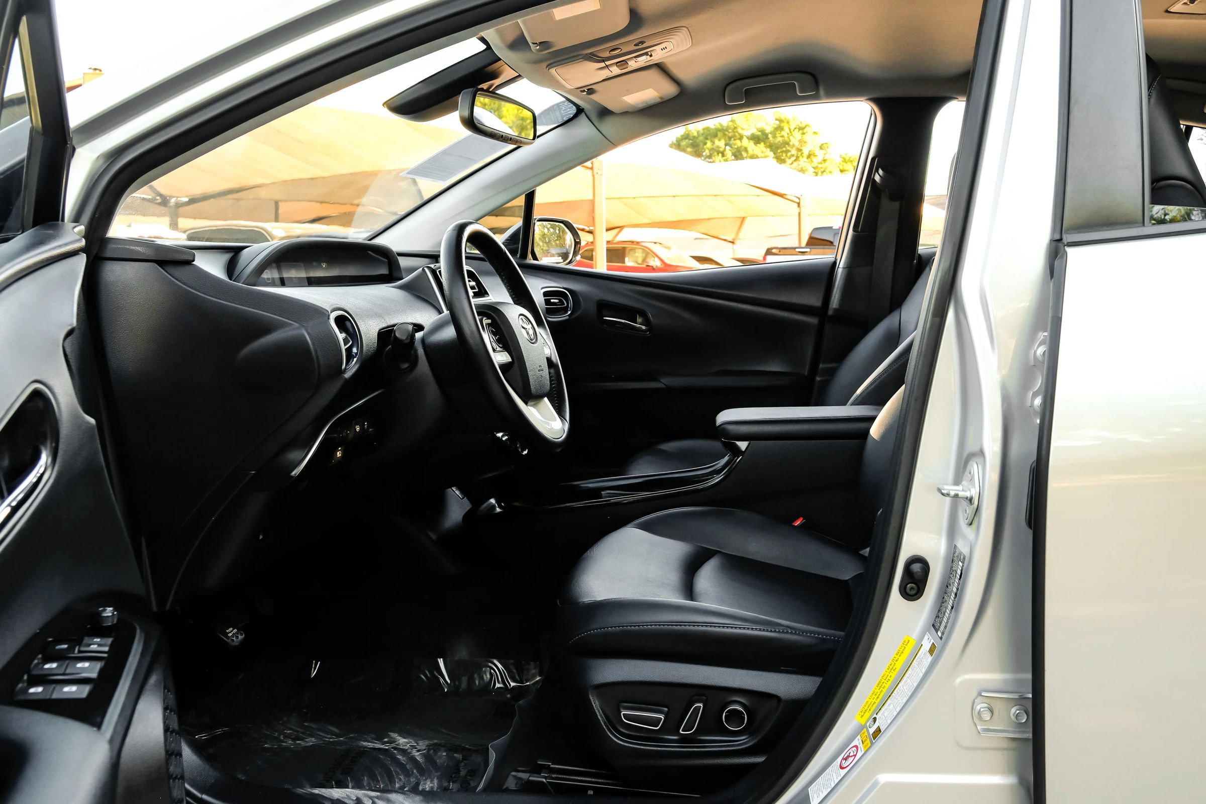 Used 2016 Toyota Prius Four Touring w/ Premium Convenience Package FWD image 4