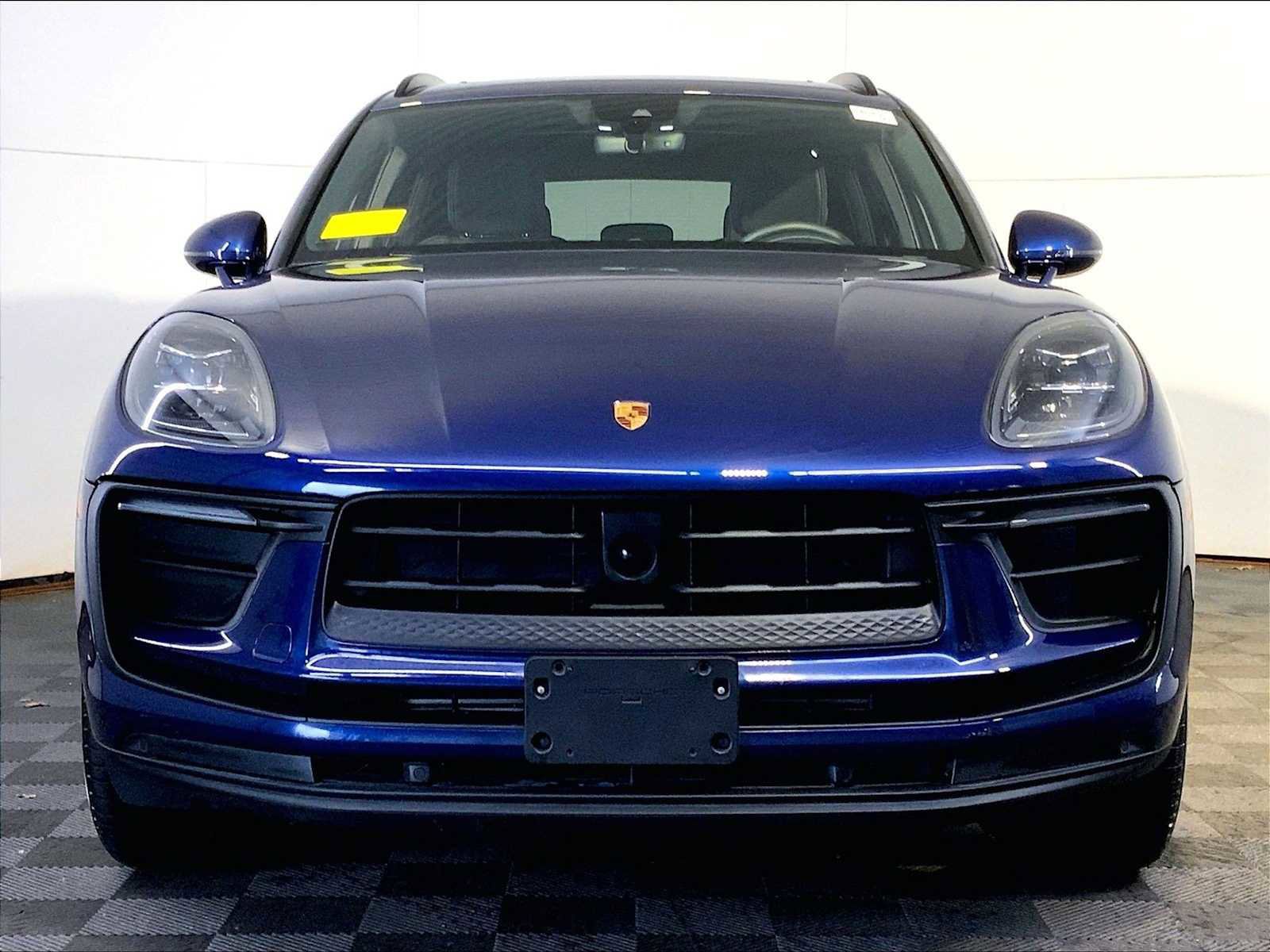 Certified 2025 Porsche Macan image 10