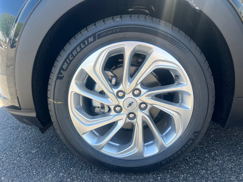 New 2027 Chevrolet Bolt LT w/ Comfort Package FWD image 26