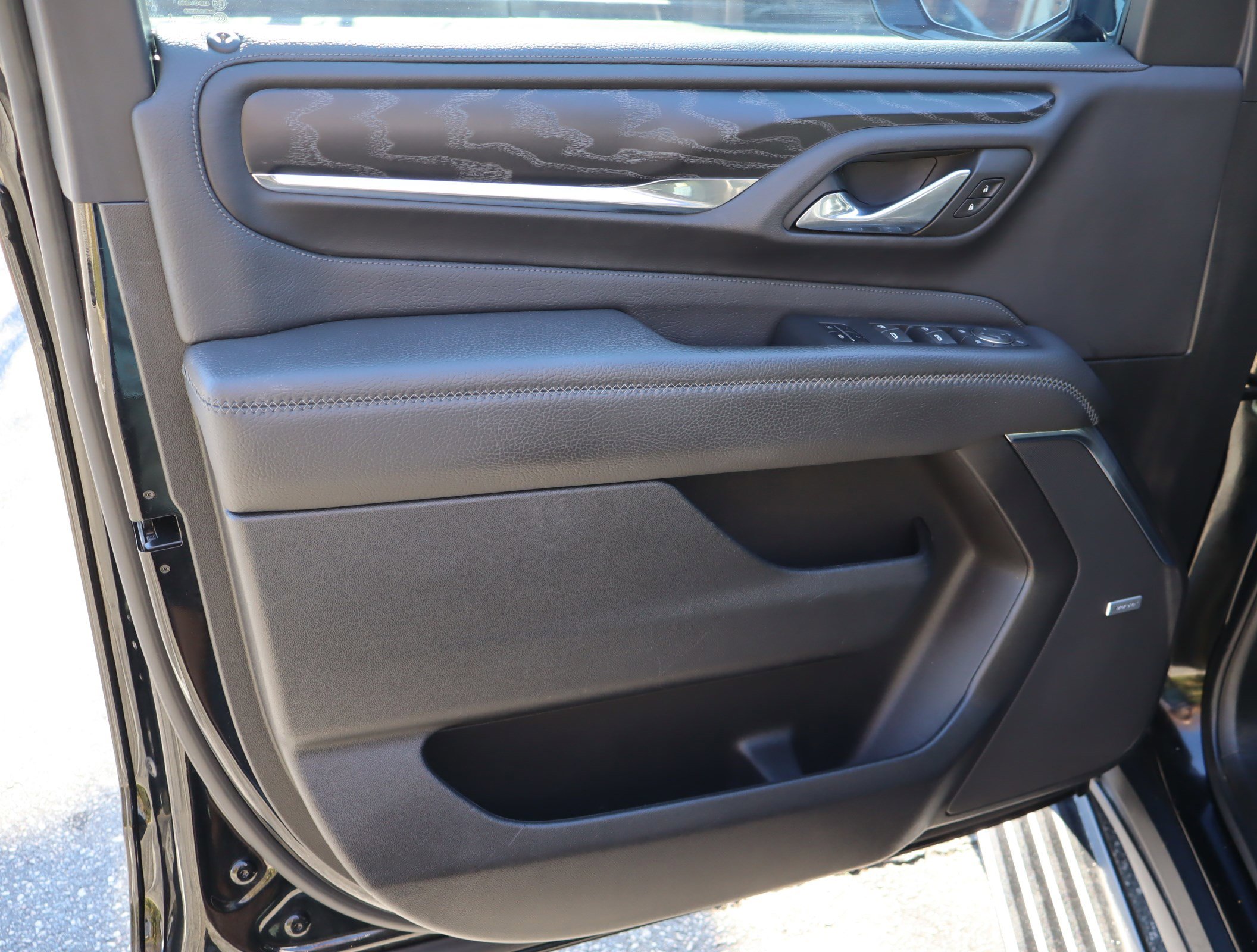 Used 2023 GMC Yukon XL Denali AWD/4WD image 13