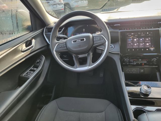 Used 2023 Jeep Grand Cherokee L Laredo image 5