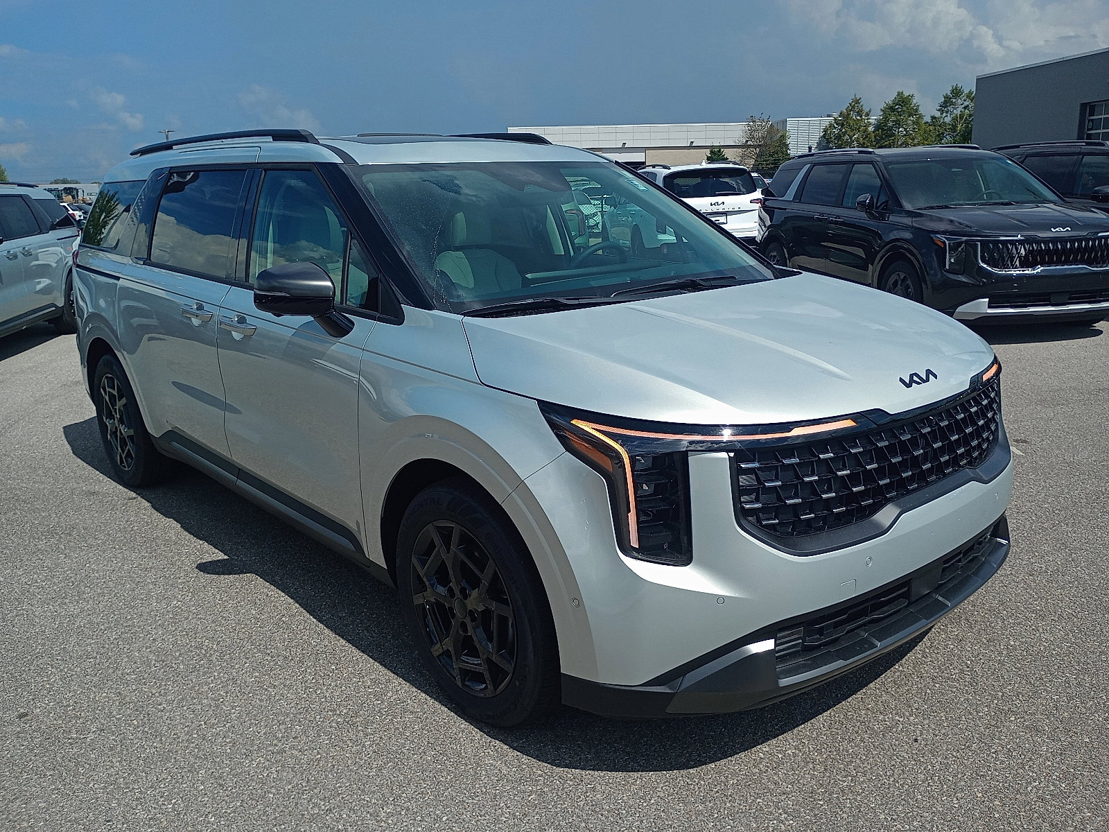 New 2026 Kia Carnival SX w/ SX Dark Edition Package