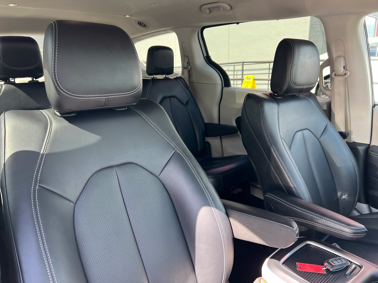 Used 2024 Chrysler Pacifica Touring-L FWD image 59