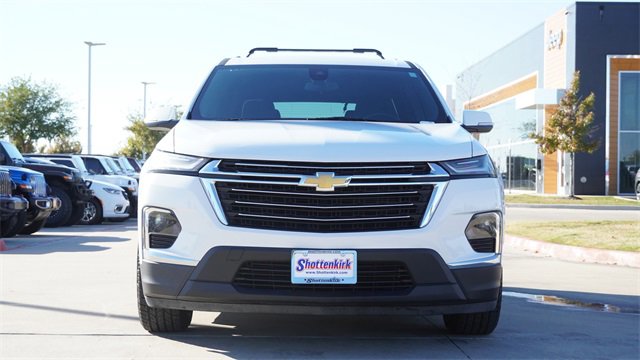 Used 2023 Chevrolet Traverse LT image 2
