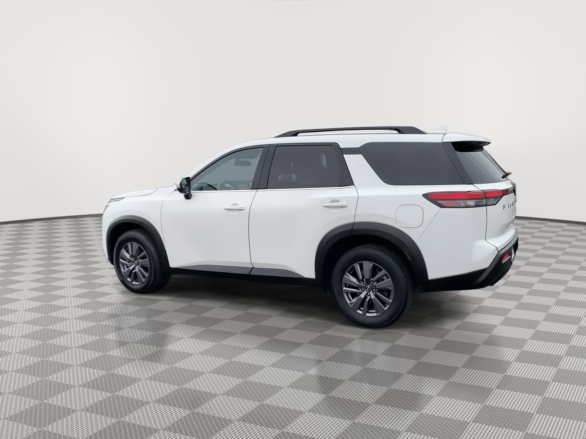 Used 2024 Nissan Pathfinder SV AWD/4WD image 5