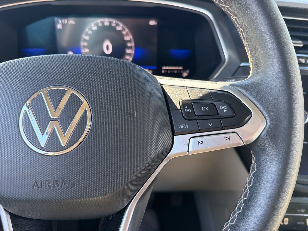 Certified 2022 Volkswagen Tiguan SE w/ Panoramic Sunroof Package AWD/4WD image 12