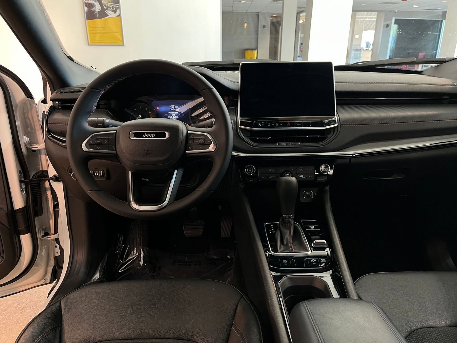 Used 2025 Jeep Compass Trailhawk image 34