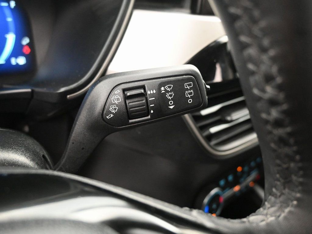 Used 2022 Ford Escape SEL w/ Technology Package image 19