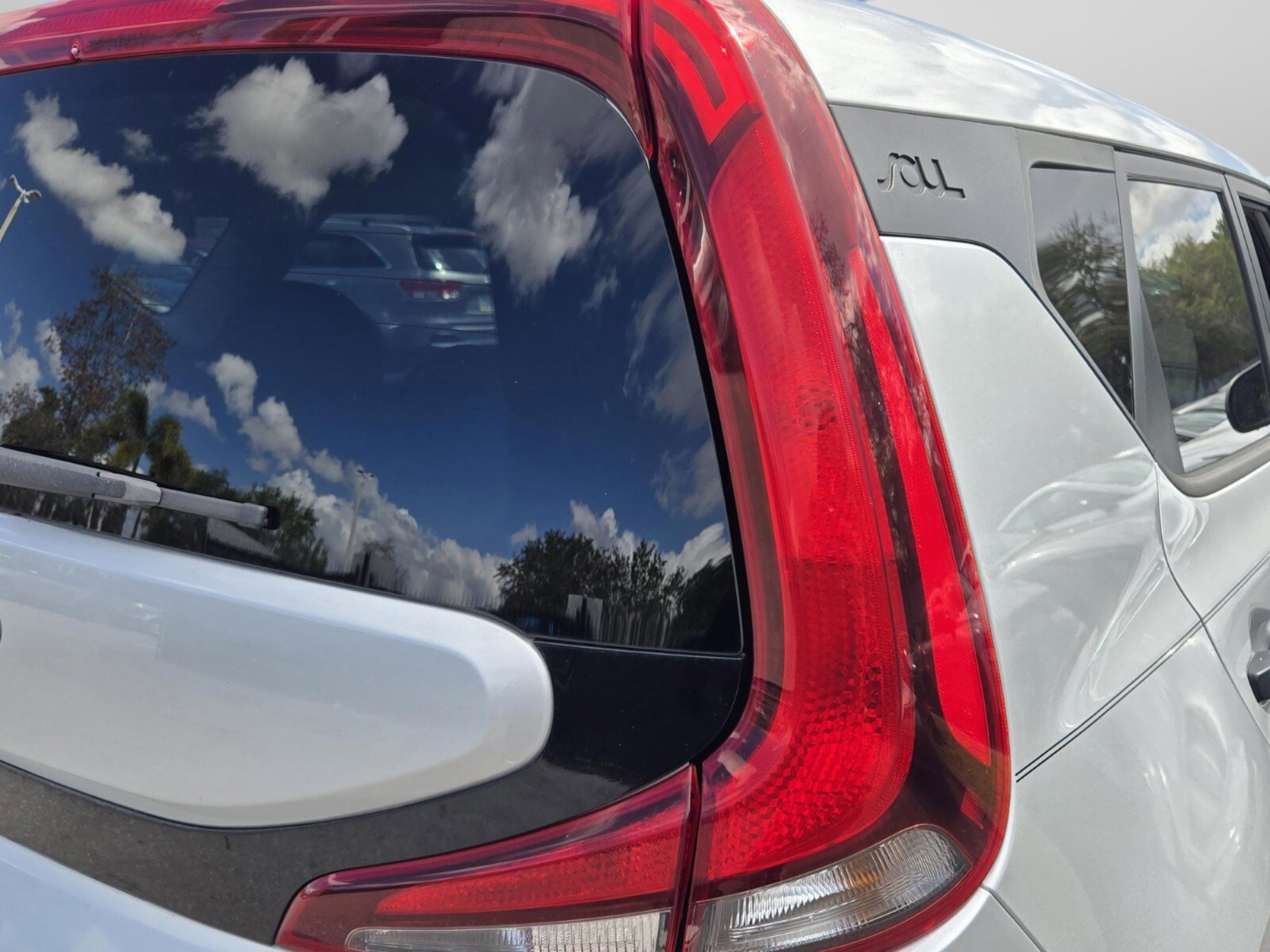 Used 2021 Kia Soul LX image 13